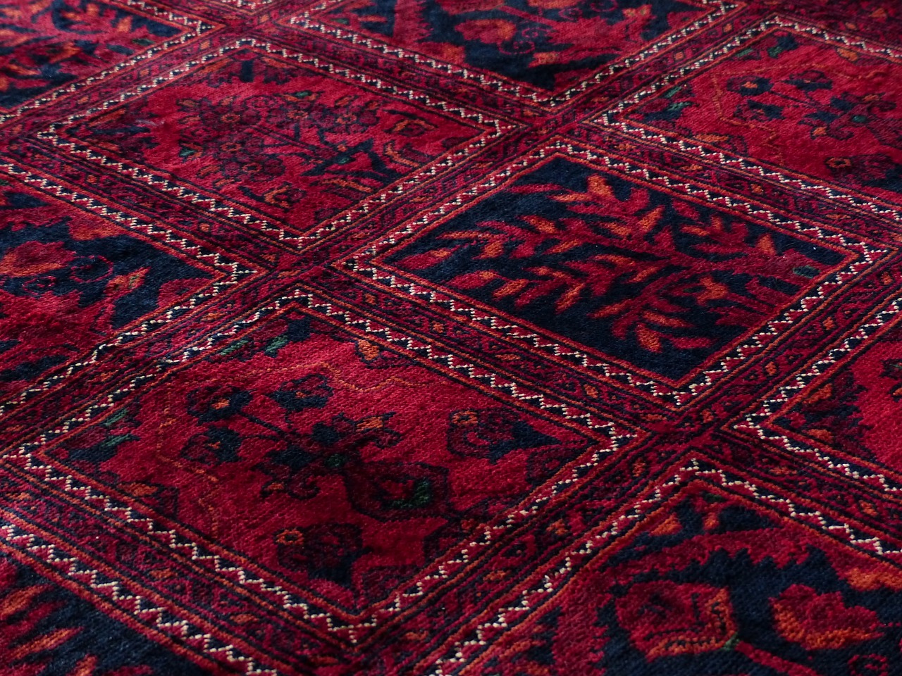 carpet, red, tying-100087.jpg